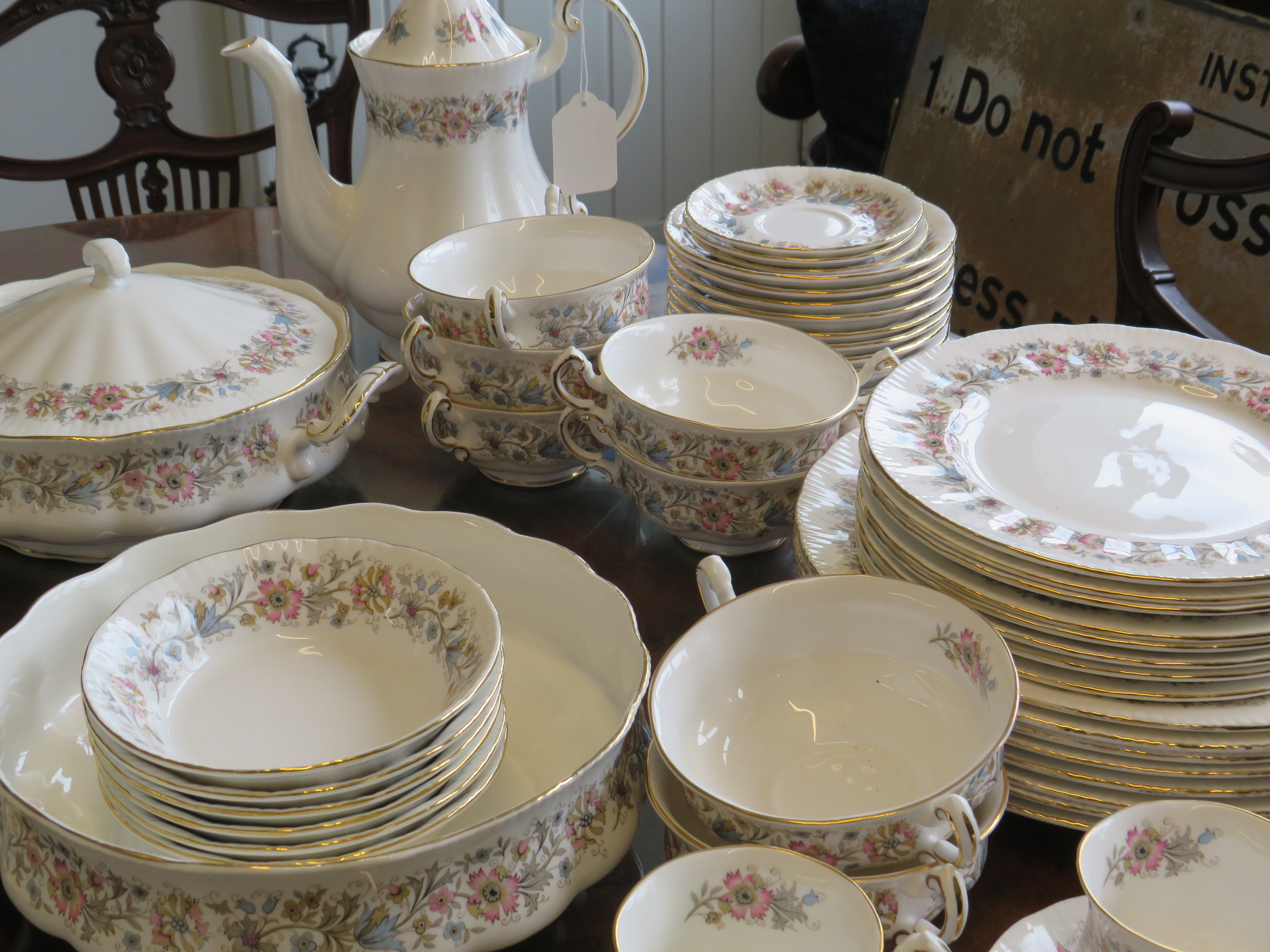 Over 65 pieces of Paragon china dinner / teaset in the Meadowvale pattern. - Image 4 of 5