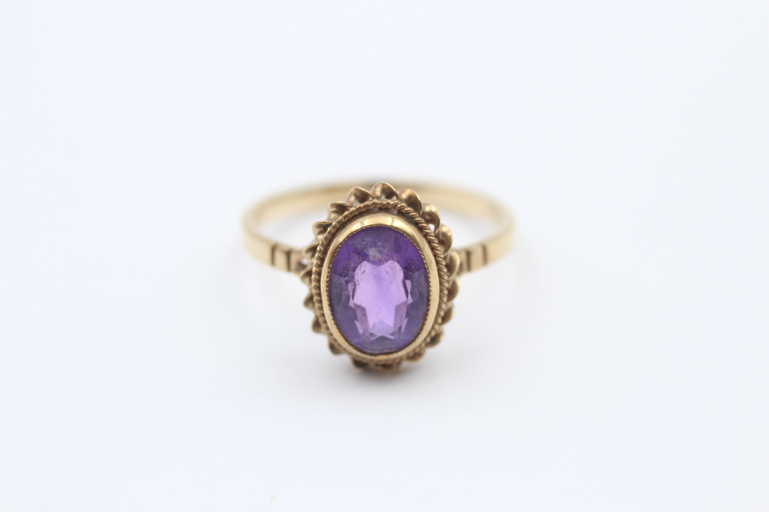 9ct Gold Vintage Amethyst Rope Bordered Dress Ring