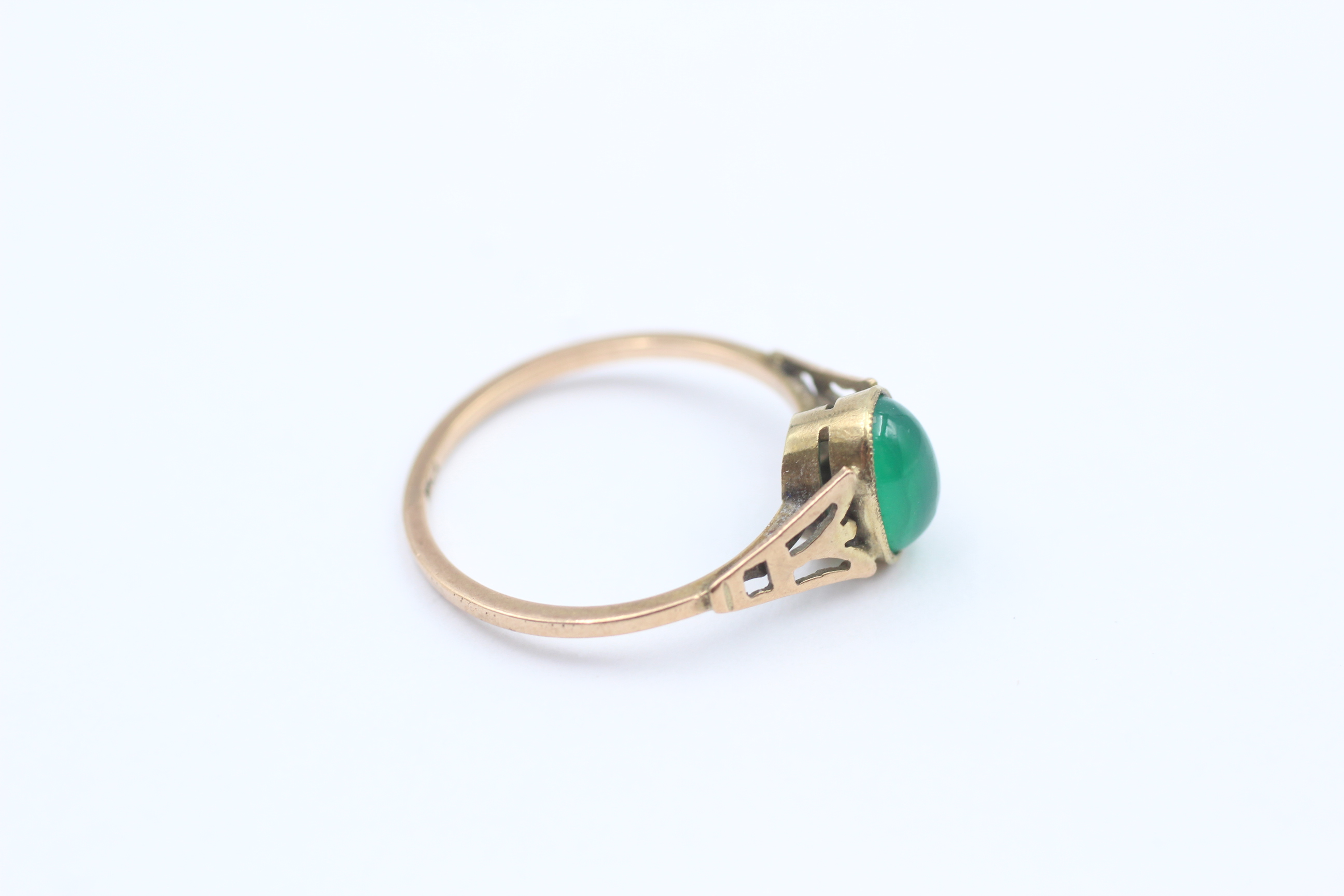 9ct Gold Chrysoprase Openwork Shoulders Ring - Image 2 of 4