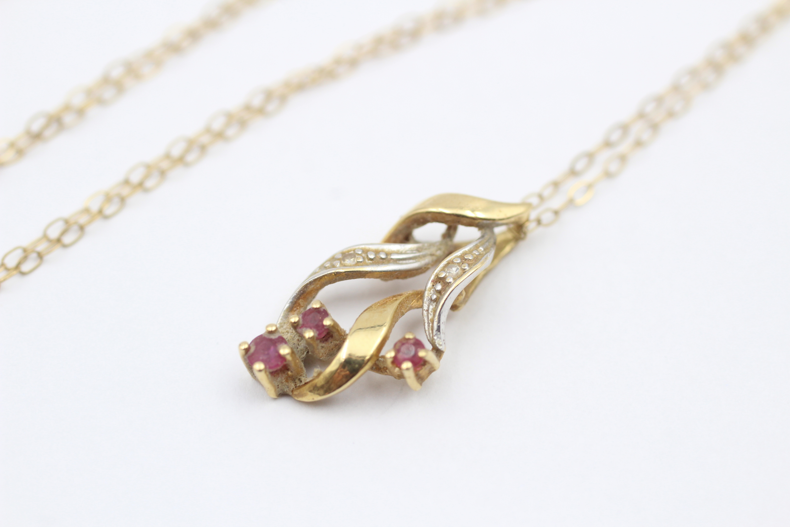 9ct Gold Ruby & Diamond Pendant Necklace - Image 2 of 4