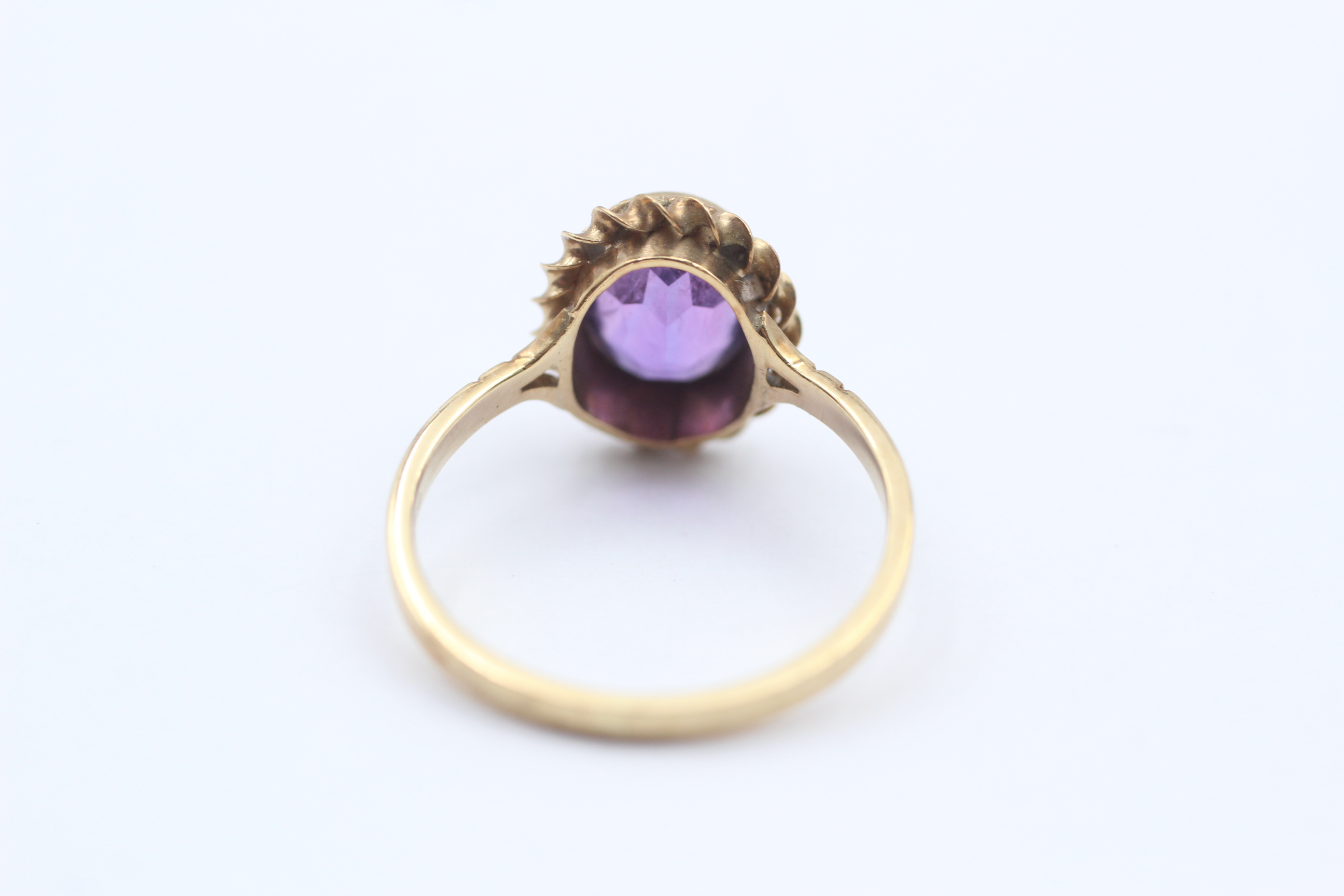 9ct Gold Vintage Amethyst Rope Bordered Dress Ring - Image 3 of 4