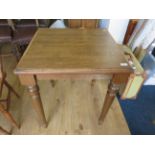 Handy sized oak table with turned legs. H:29 x W:25 x D:25 Inches, see photos.
