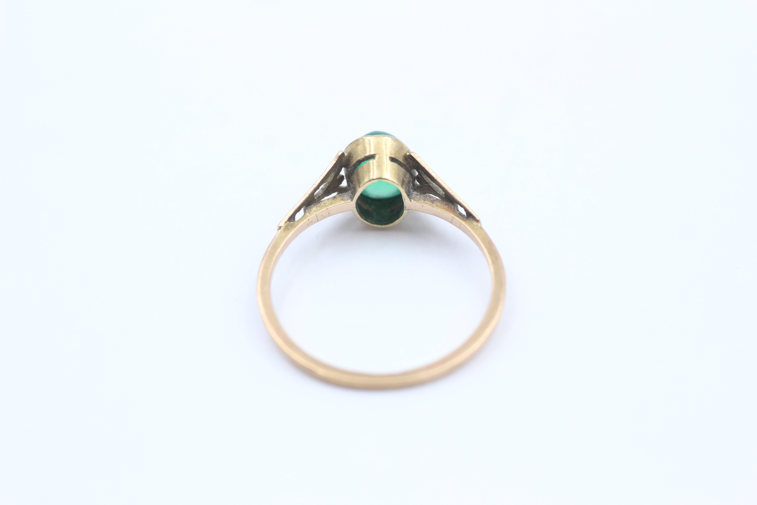 9ct Gold Chrysoprase Openwork Shoulders Ring - Image 3 of 4