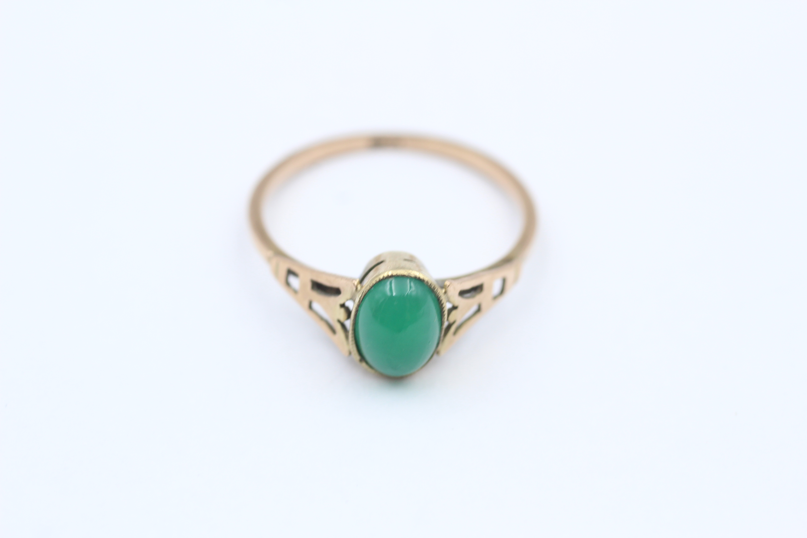 9ct Gold Chrysoprase Openwork Shoulders Ring