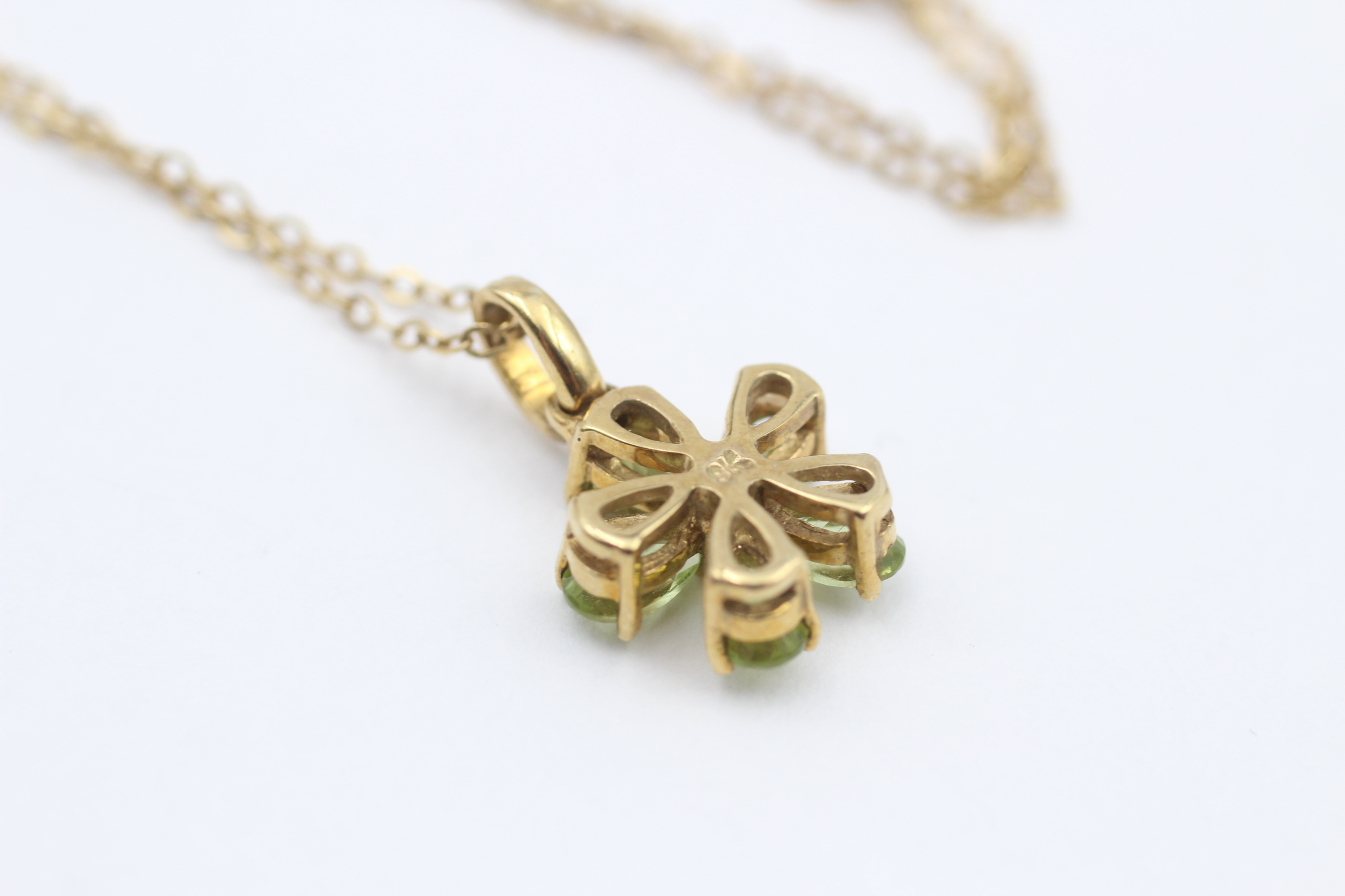 9ct Gold Green Gemstone Floral Pendant Necklace - Image 4 of 5