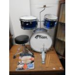 Junior drum kit with seat, Guide book and Intructional CD. See photos. S2