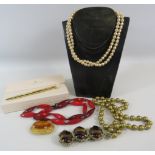 Small selection of vintage costume jewellery including a banded agate bracelet and a Oliva Burton