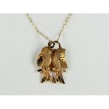 9ct gold love birds pendant necklace (1g)