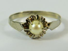 Continental Silver ring set with a small pearl. Finger size P-5