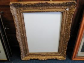 Lovely gilt picture frame which measures 33 x 27 inches. In very good condition 202.64.10 S2