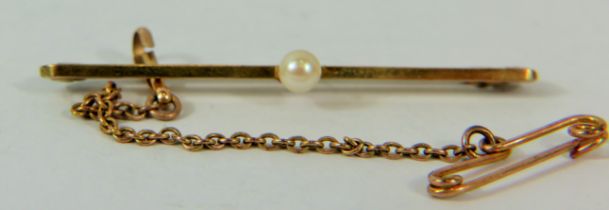 9ct Yellow Gold pearl set Bar Brooch. 45mm long with safety chain fitted. See photos.