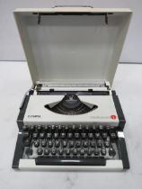 Olympia Traveller de Luxe S typewriter