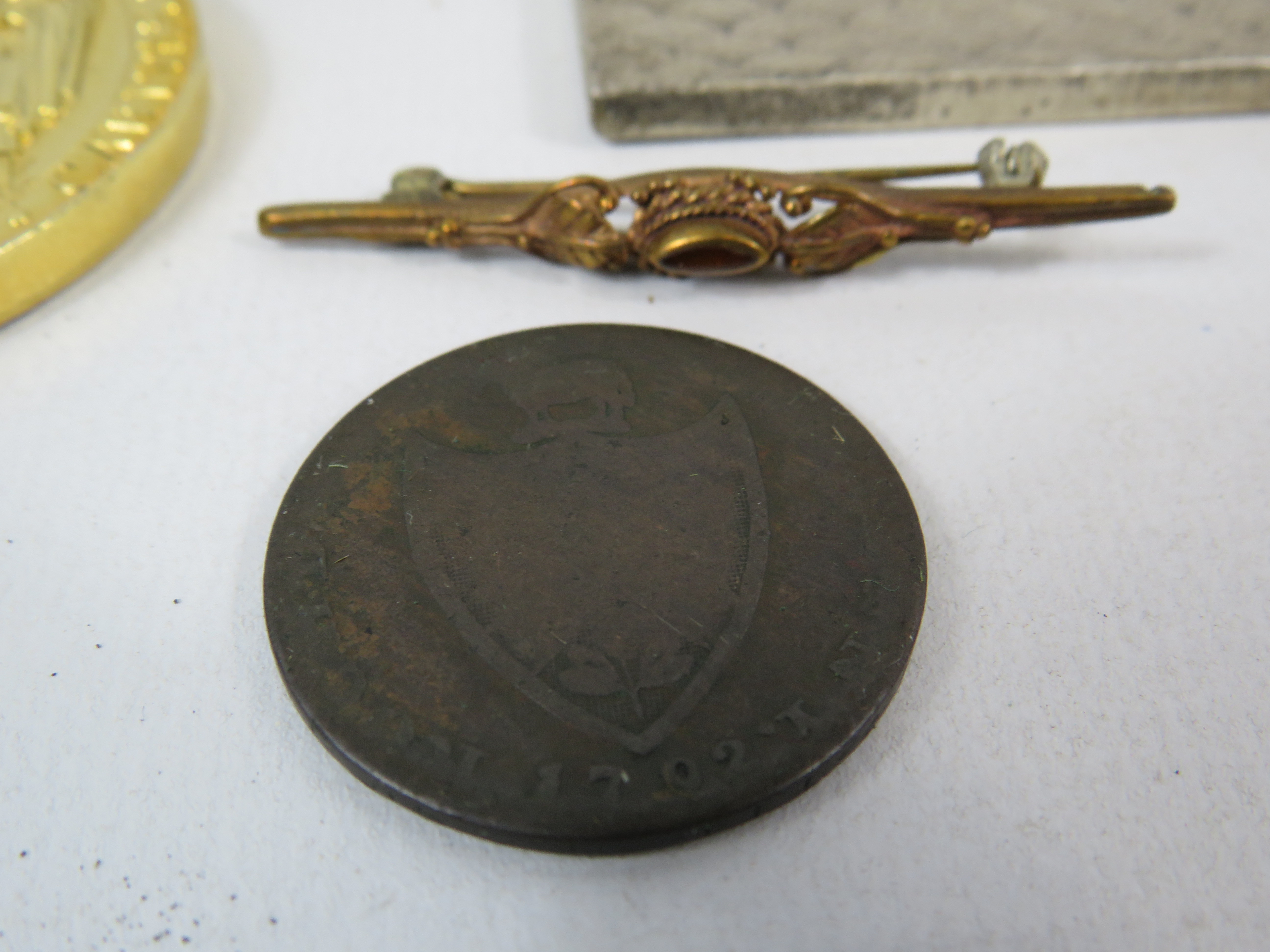 Interesting mixed lot to include military badges, lighters, pen knife etc. - Image 5 of 6