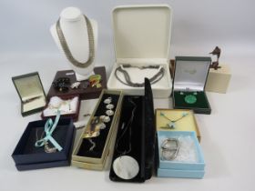 Vintage sterling silver necklace plus other sterling silver jewellery items and a small Butler and