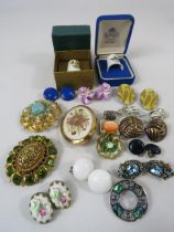 Selction of vintage costume jewellery brooches and earrings etc.