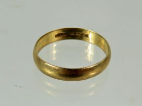 9ct Yellow gold wedding band. Finger size 'Q' 1.7g See photos.
