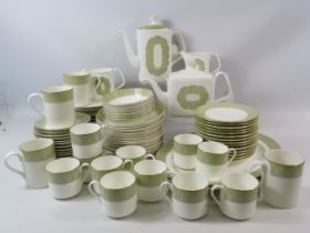 Approx 80 pieces of Royal Doulton china dinerwares in the Sonnet pattern.