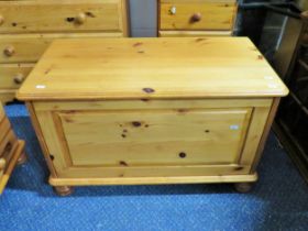 Nicely made knotty pine blanket box raised on bun feet. Measures H:20 x W:32 x D:17 Inches. See pho