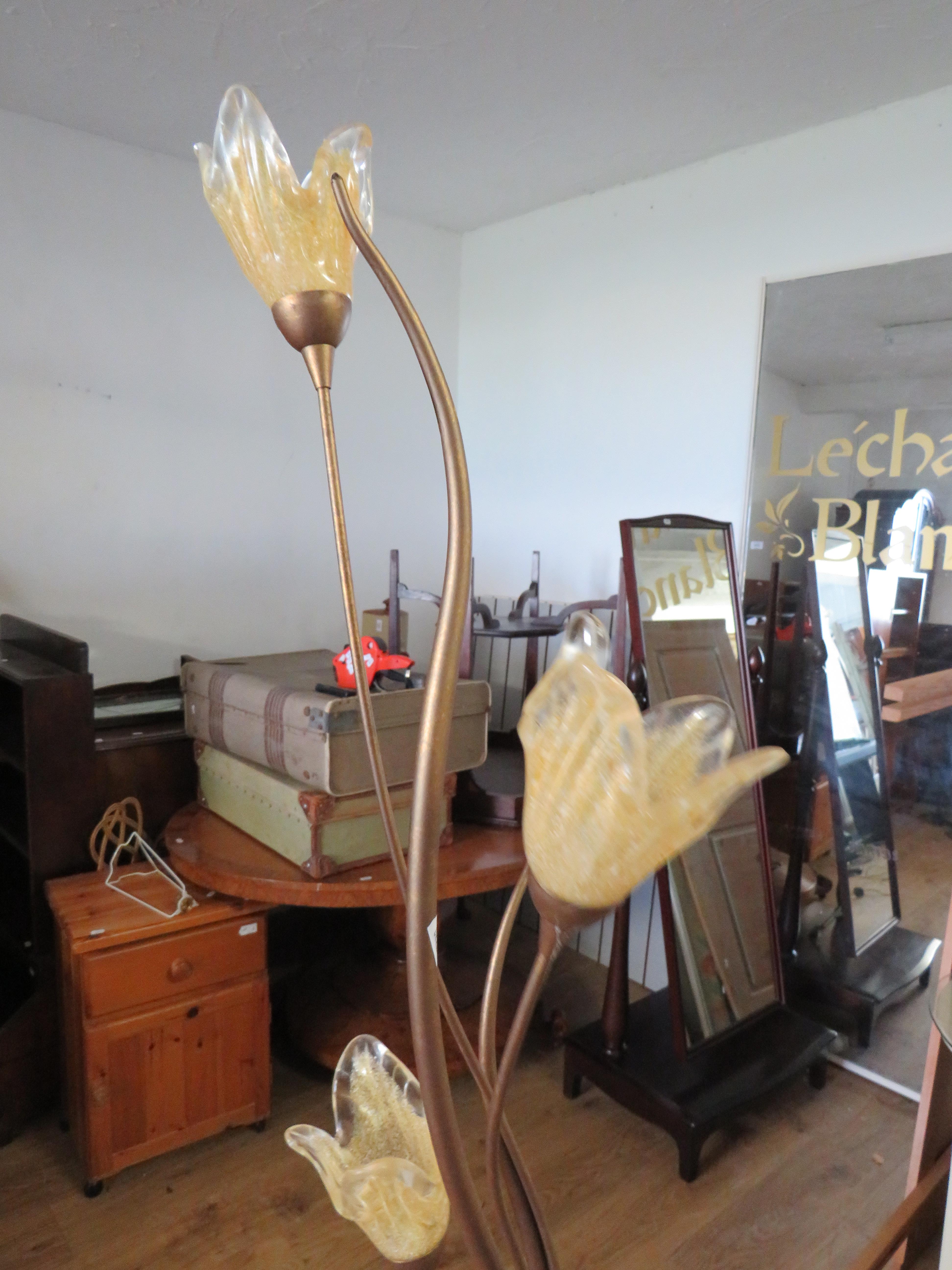Lovely large standard lamp with dimmer switch and four naturalistic glass flower shaped shades.   Ex - Image 6 of 6