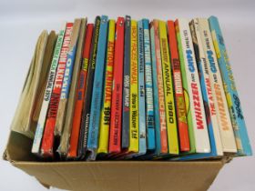 Box of childrens vinatge annuals etc.