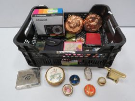 Mixed collectables lot to include a polaroid camera, copper wall plaques, pill boxes etc.