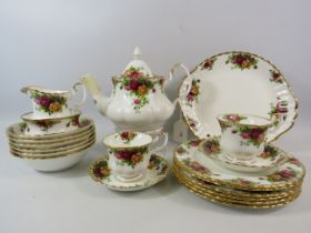 Selection of Royal Albert Old Country Roses 20 pieces in total.