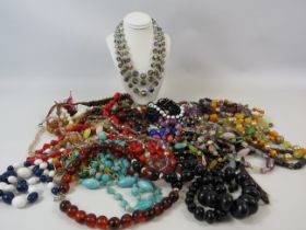 Mixed costume jewellery lot including vintage necklaces.