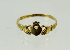 9ct Yellow Gold Claddagh ring… Finger size 'K' 0.7g