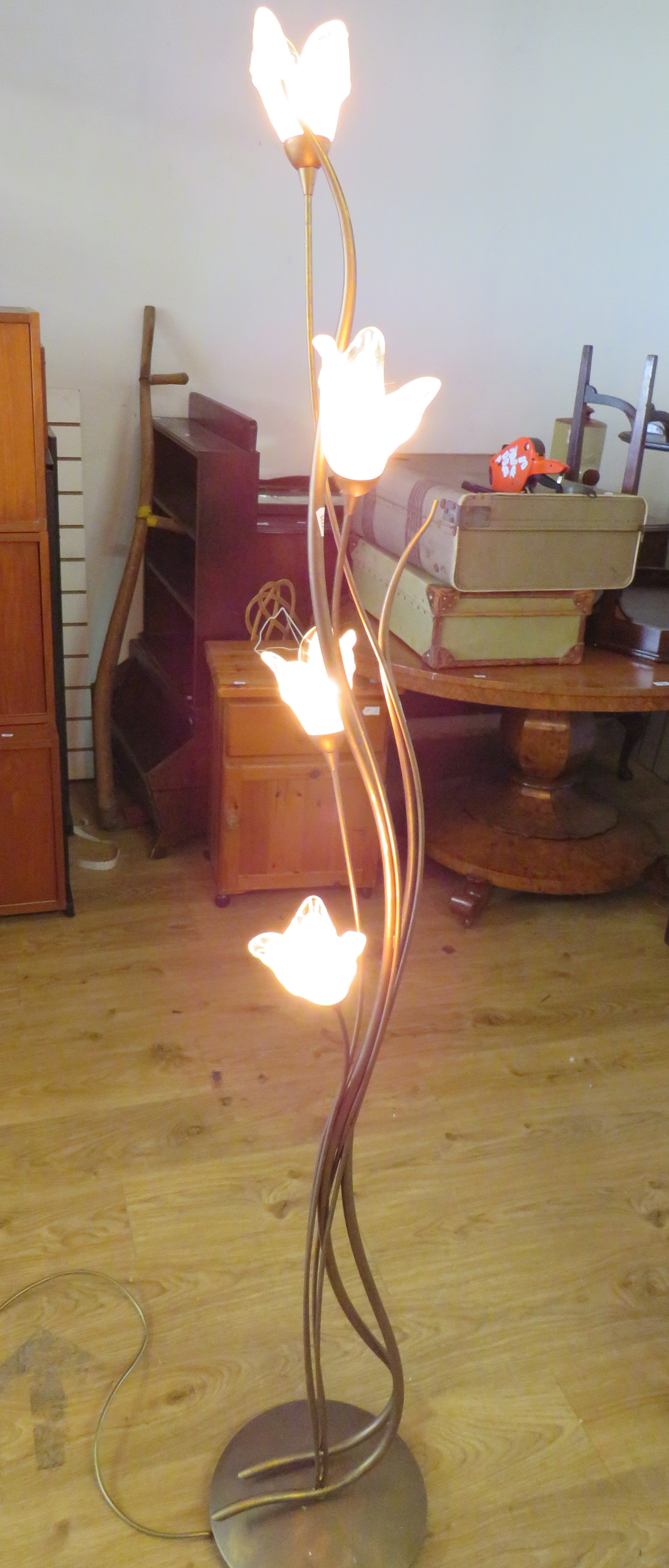 Lovely large standard lamp with dimmer switch and four naturalistic glass flower shaped shades.   Ex