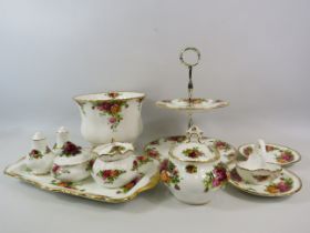 Royal Albert Old Country Roses 11 pieces in total, Plantpot, cake stand etc.
