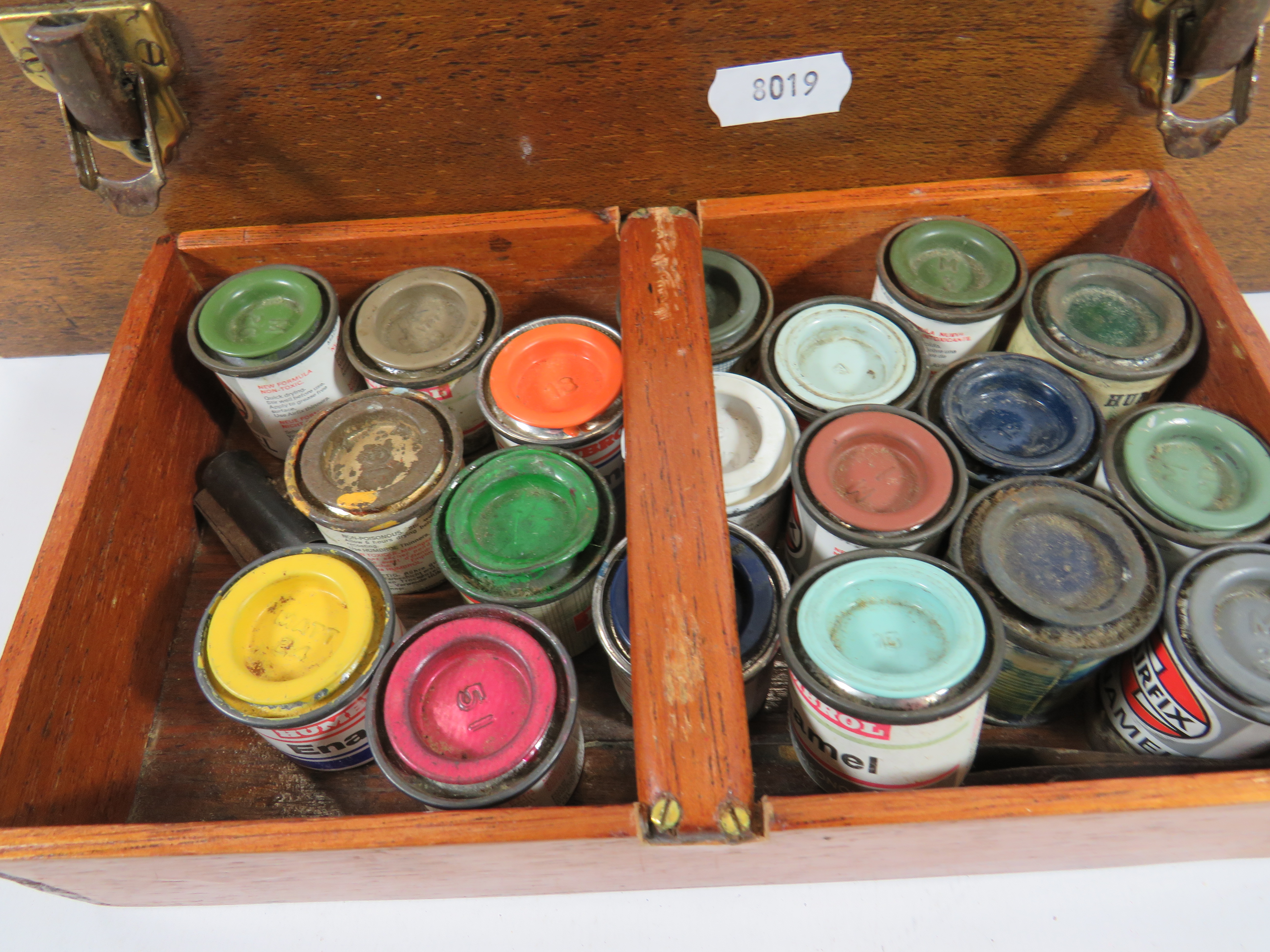 Vintage wooden paint box containing Humbol paint tins and brushes. See photos. 