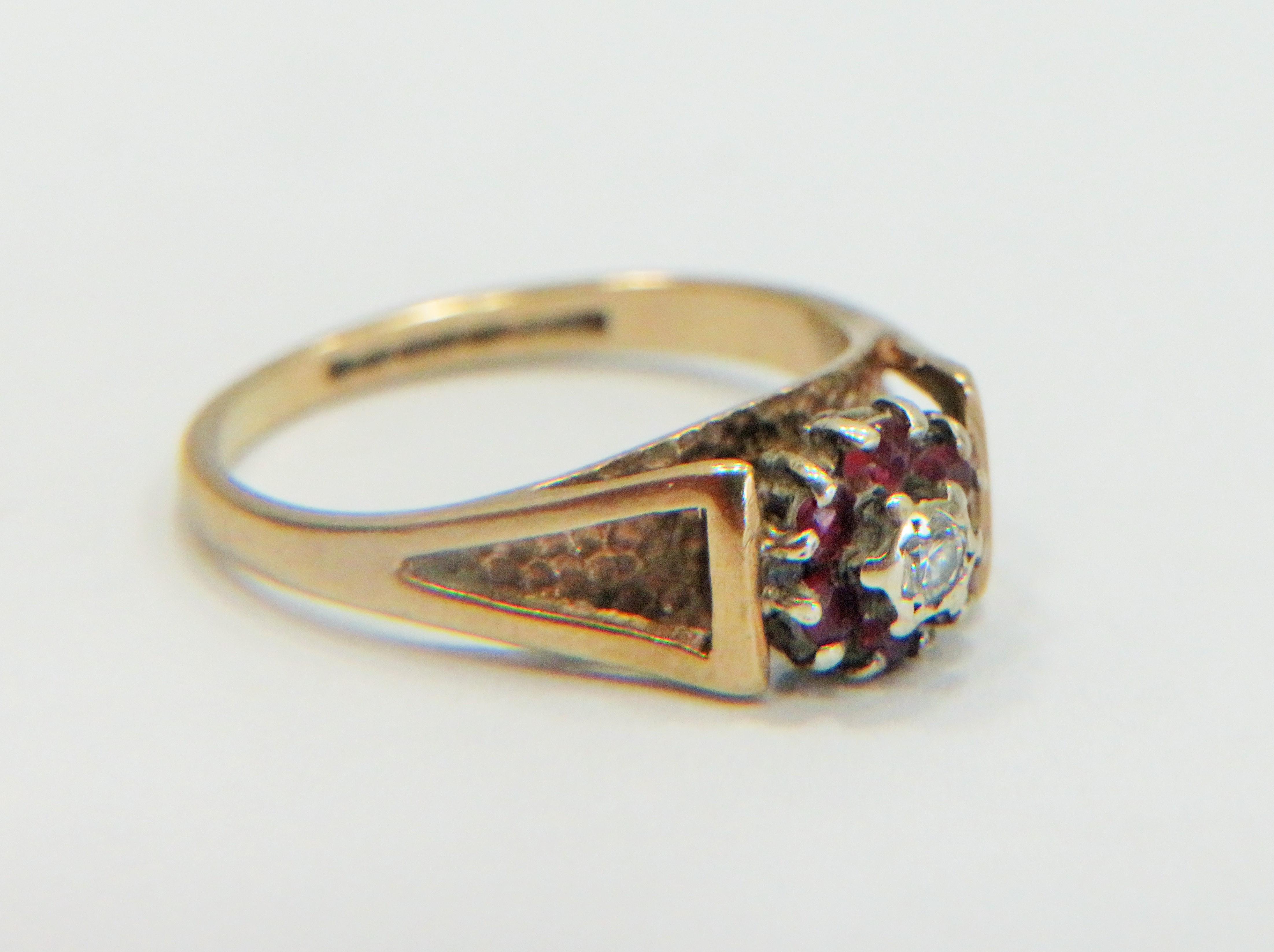 9ct Yellow Gold Ring set with a small central Diamond, surrounded by small Rubies. Small finger size - Image 2 of 3