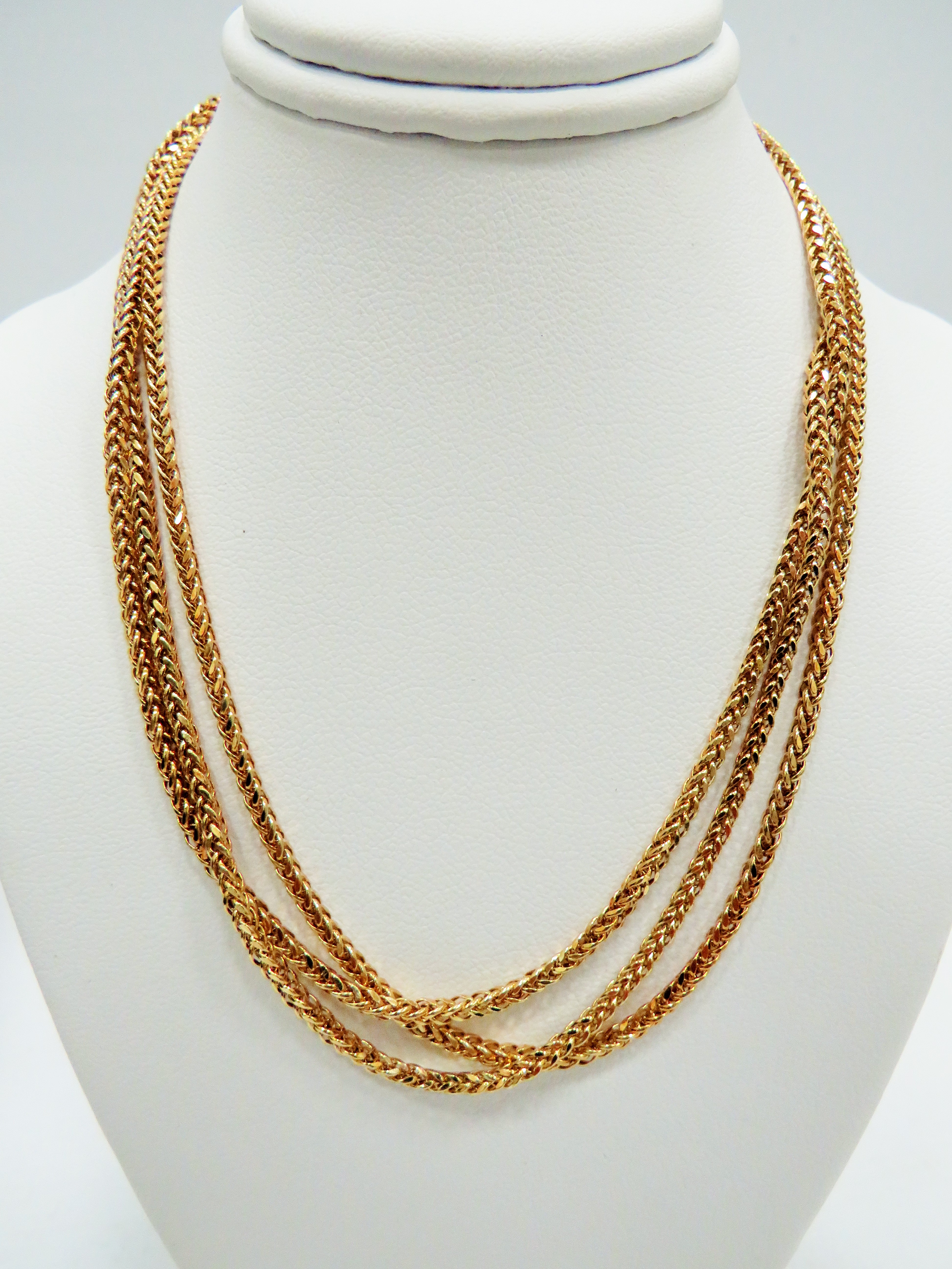 9ct Yellow Gold 40 inch Chain. Total weight 6.8g. See photos. 