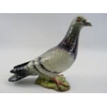 Beswick grey pigeon figurine, model no 1383.