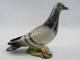 Beswick grey pigeon figurine, model no 1383.
