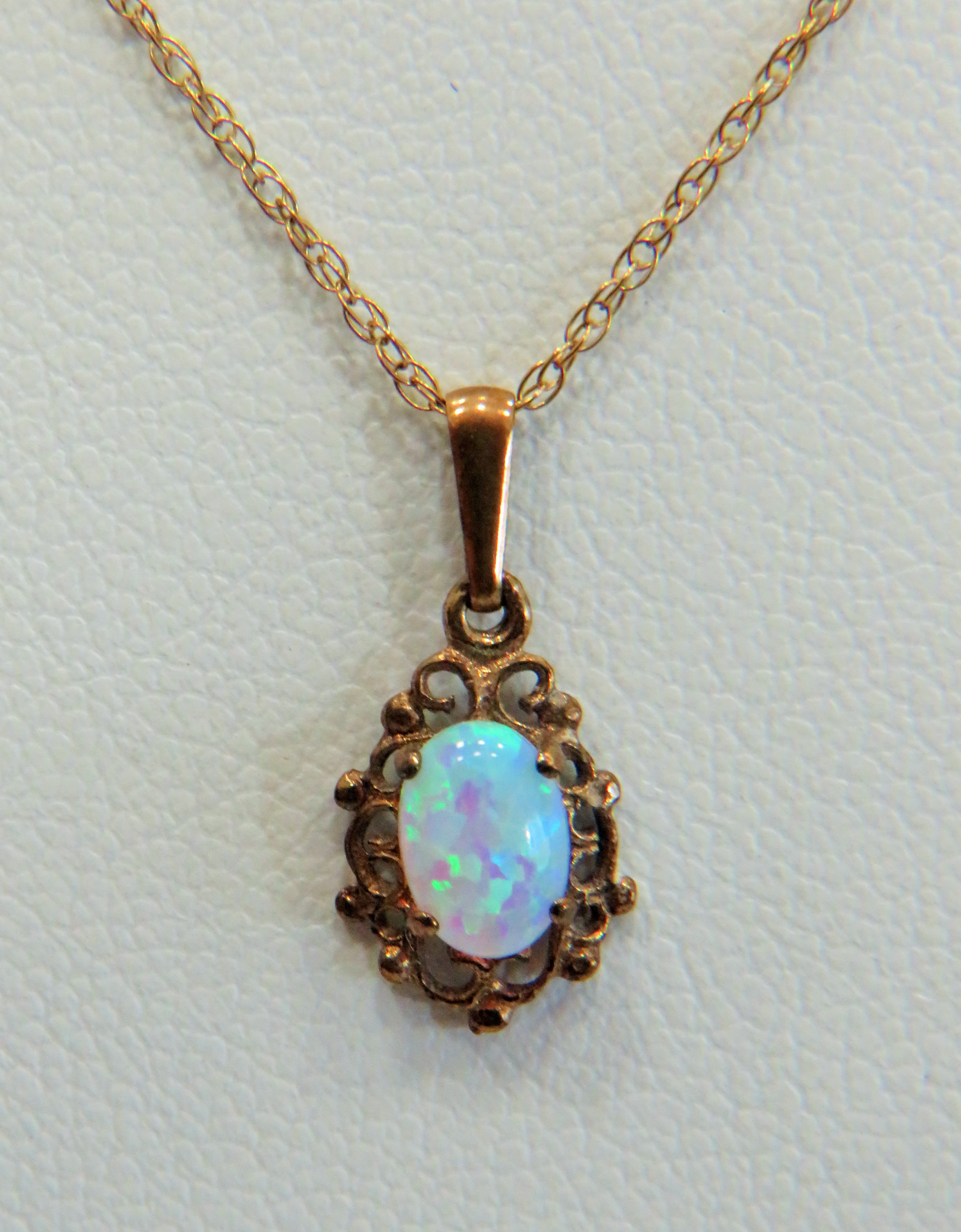 9ct Opal Set pendant set upon a 9ct gold 18 inch chain.   Total Weight 1.2g