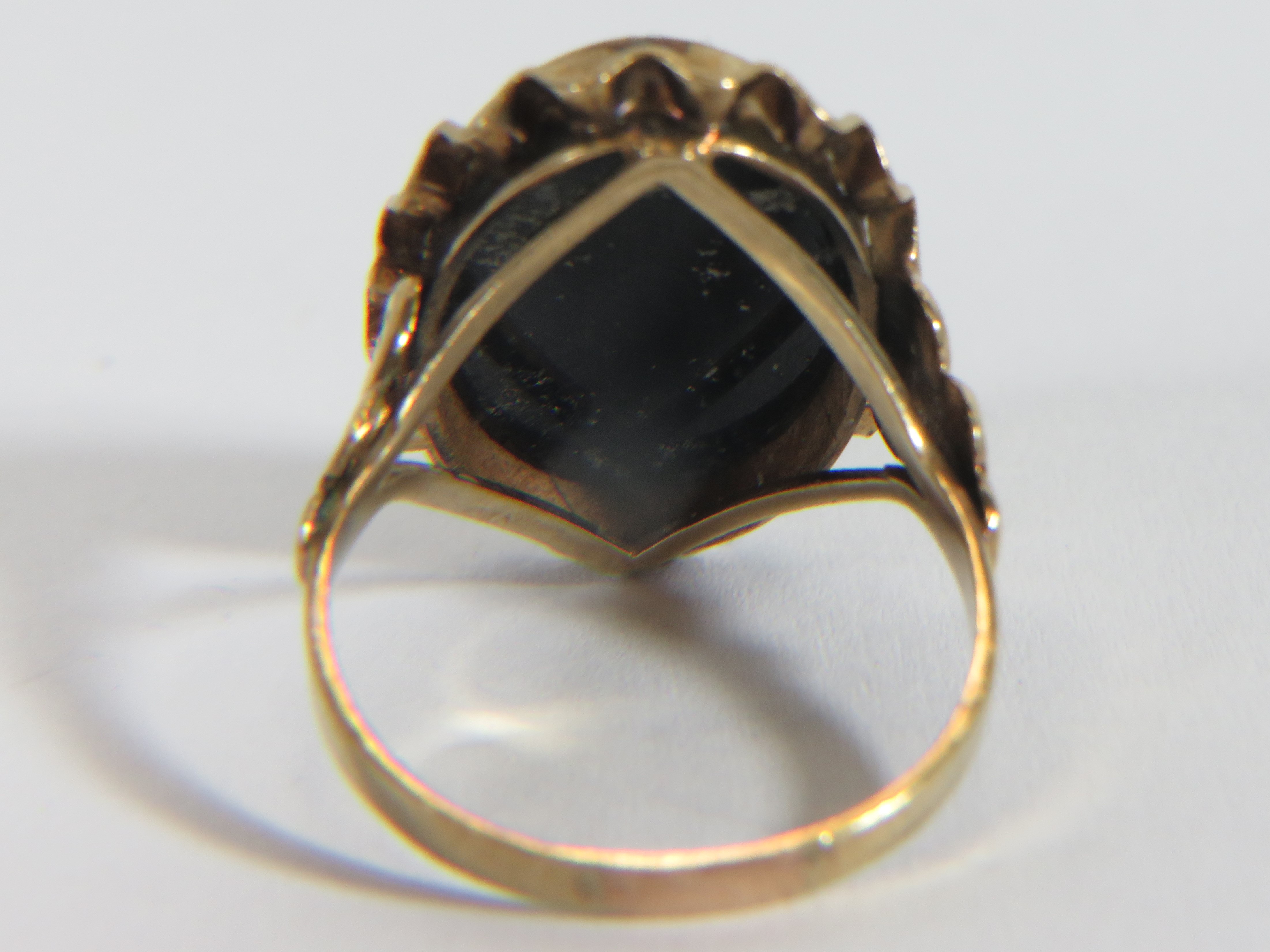 Yellow metal ring (testing 9ct) set with large reconstitued Opal which measures 20 x 14 mm  Finger s - Image 4 of 4