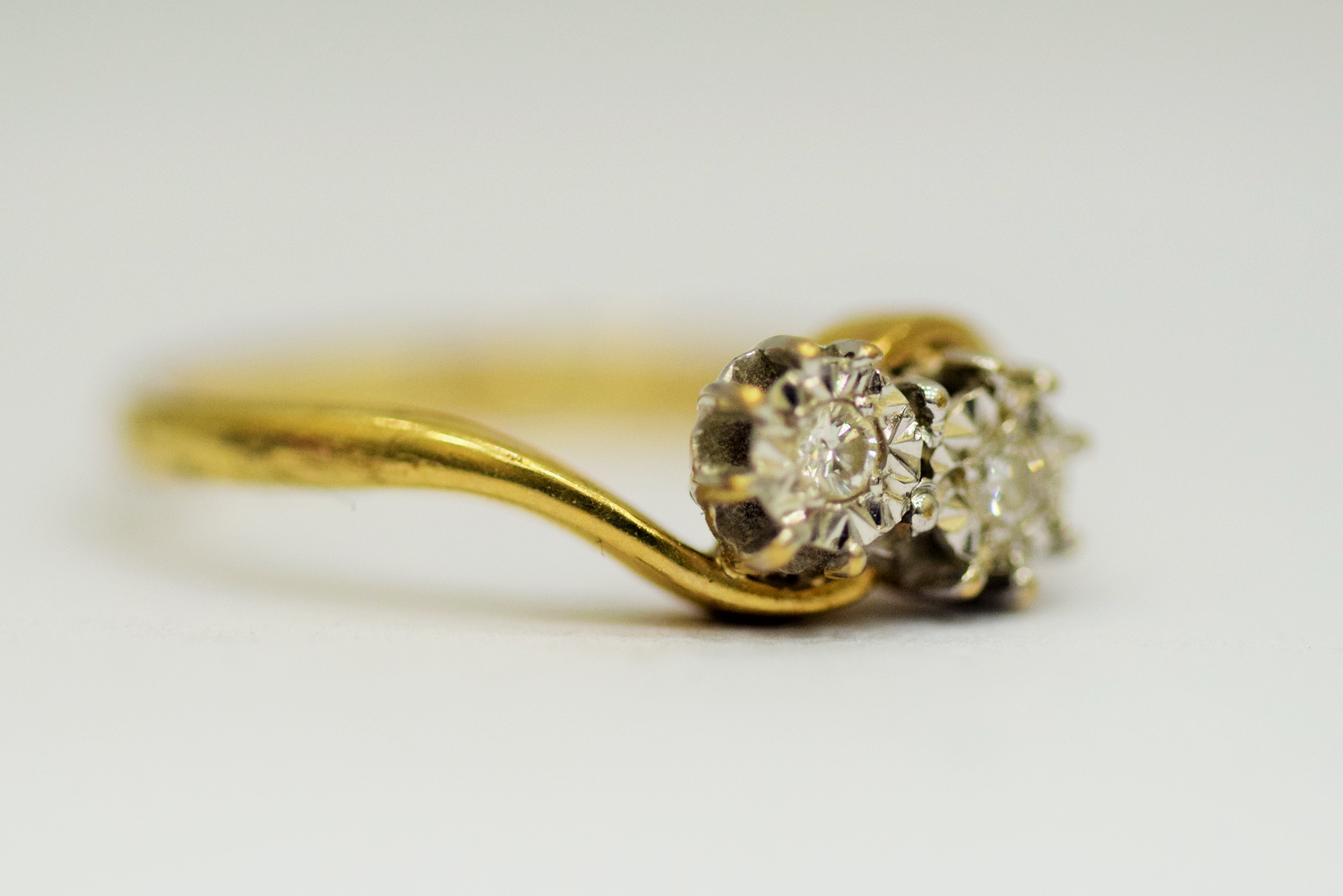 9ct Yellow Gold ring set with Twin Illusion set Diamonds of 0.05pts each.  Finger size 'O'   2.5g - Image 2 of 3