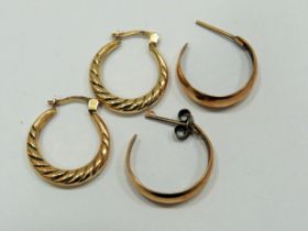 Two pairs of 9ct Earrings 2.8g (one missing a fastener) see photos.