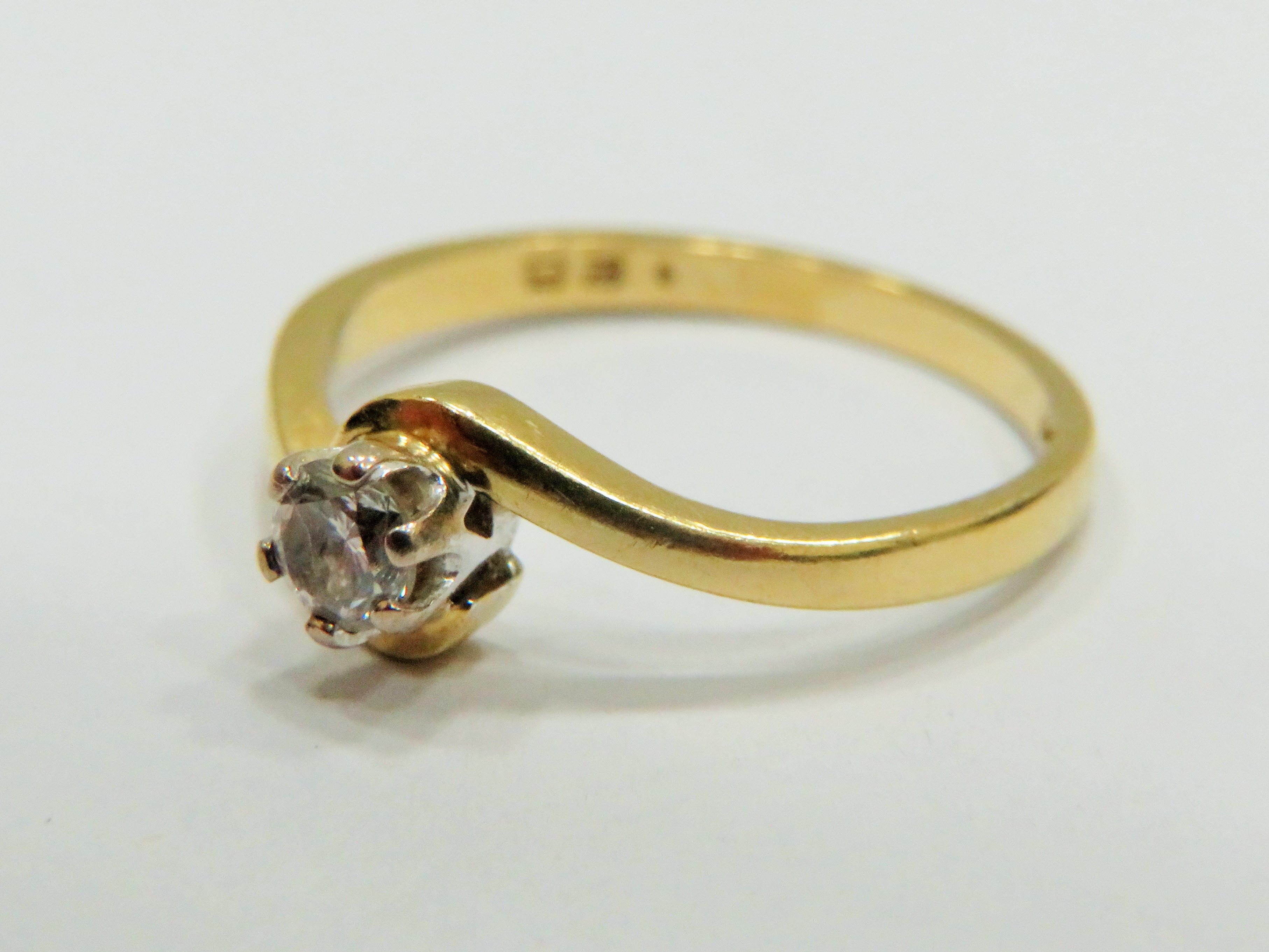 18ct Yellow Gold ring set with a Diamond Solitaire of approx 0.25pts.  Finger size 'P-5'  3.1g - Image 3 of 3