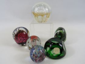 Selection of good quality paperweights, Sankey, Isle of Wight, Royal Doulton etc.