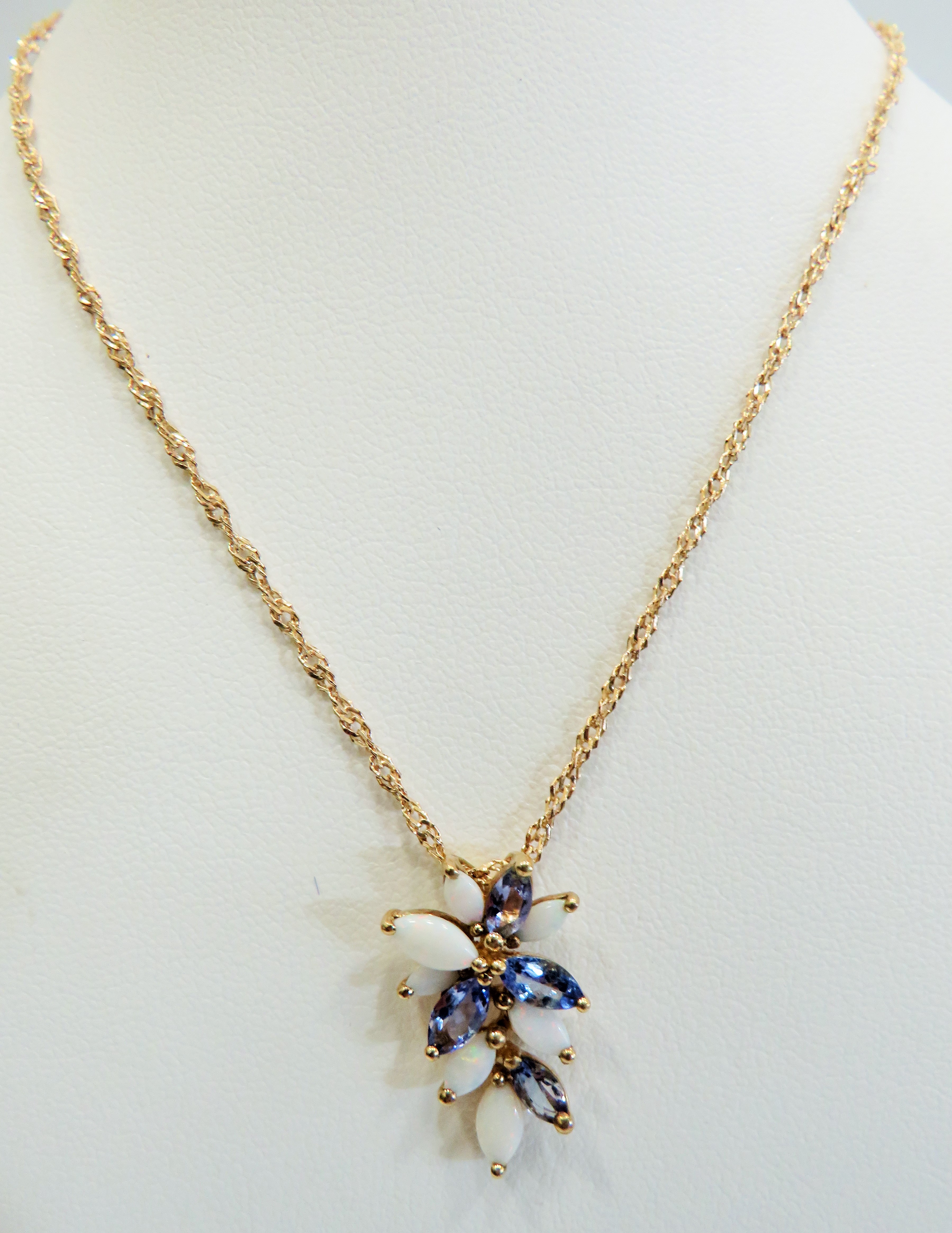 9ct Opal and Tanzanite set leaf pendant (25mm) set upon a 20 inch double link 9ct chain. Total weigh