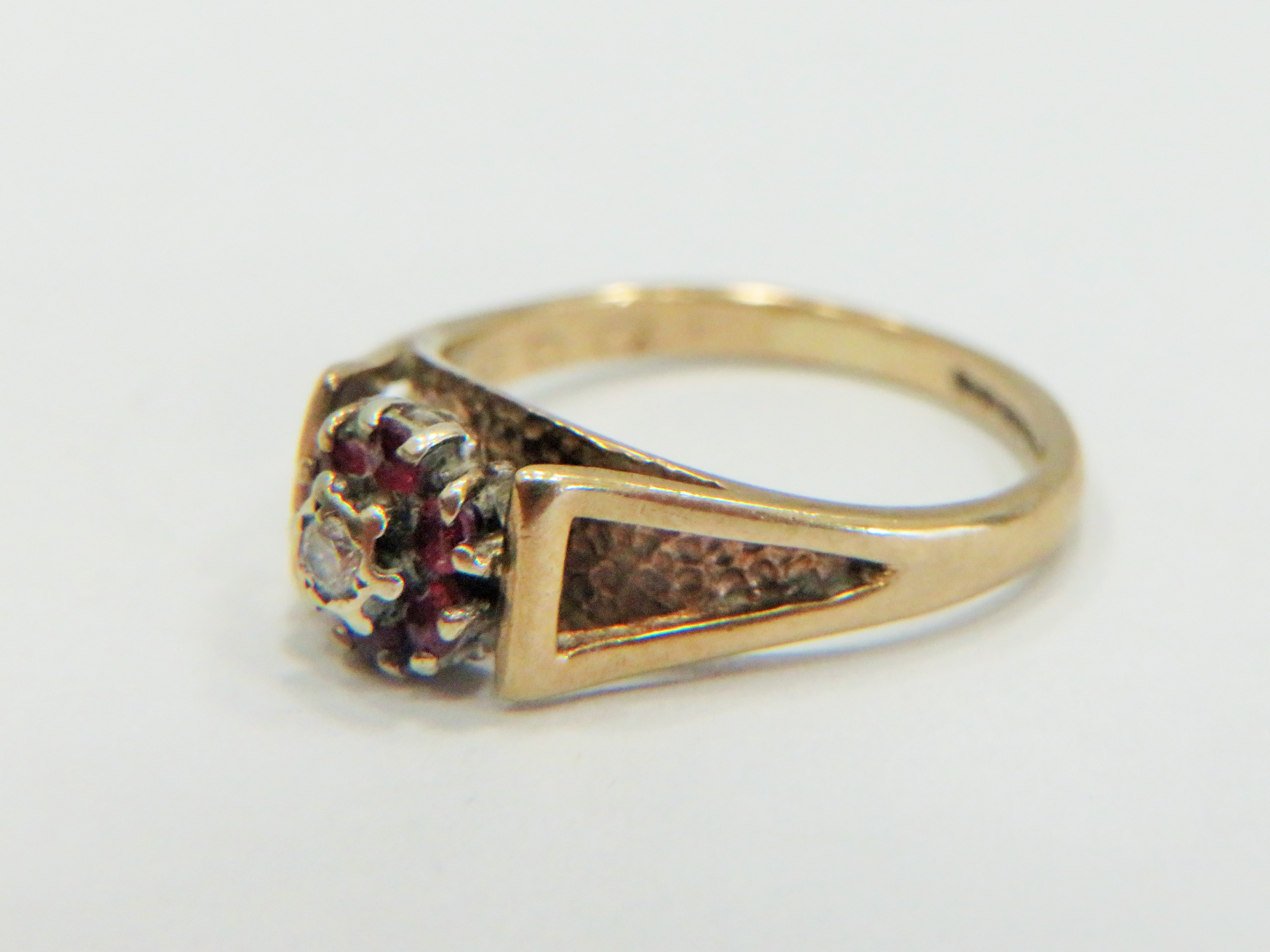 9ct Yellow Gold Ring set with a small central Diamond, surrounded by small Rubies. Small finger size - Image 3 of 3