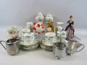 Mixed lot of china and Picquot ware.