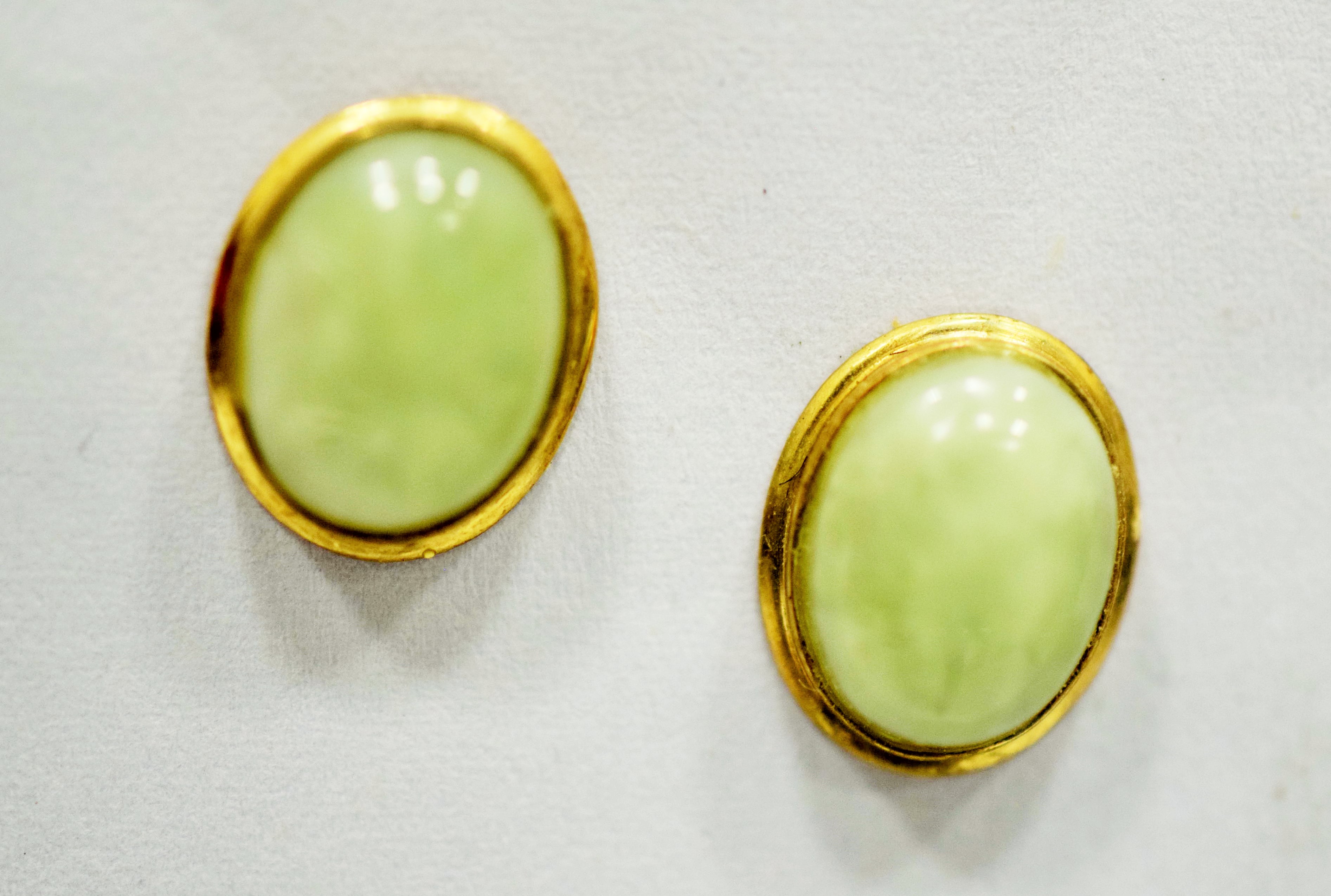 Two Pairs of 9ct Yellow Gold, Jade set earrings. See photos.  - Image 3 of 3