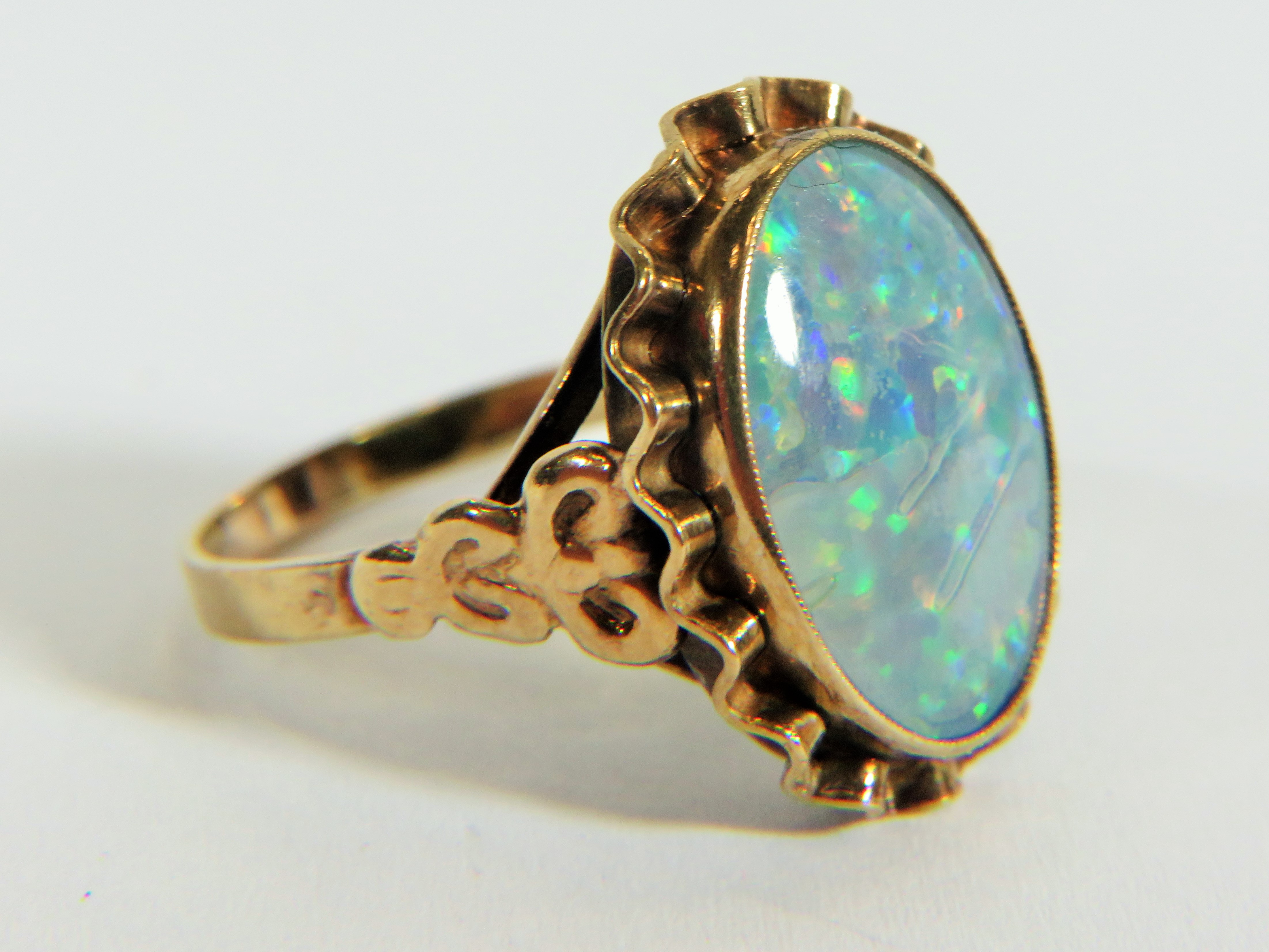 Yellow metal ring (testing 9ct) set with large reconstitued Opal which measures 20 x 14 mm  Finger s - Image 2 of 4