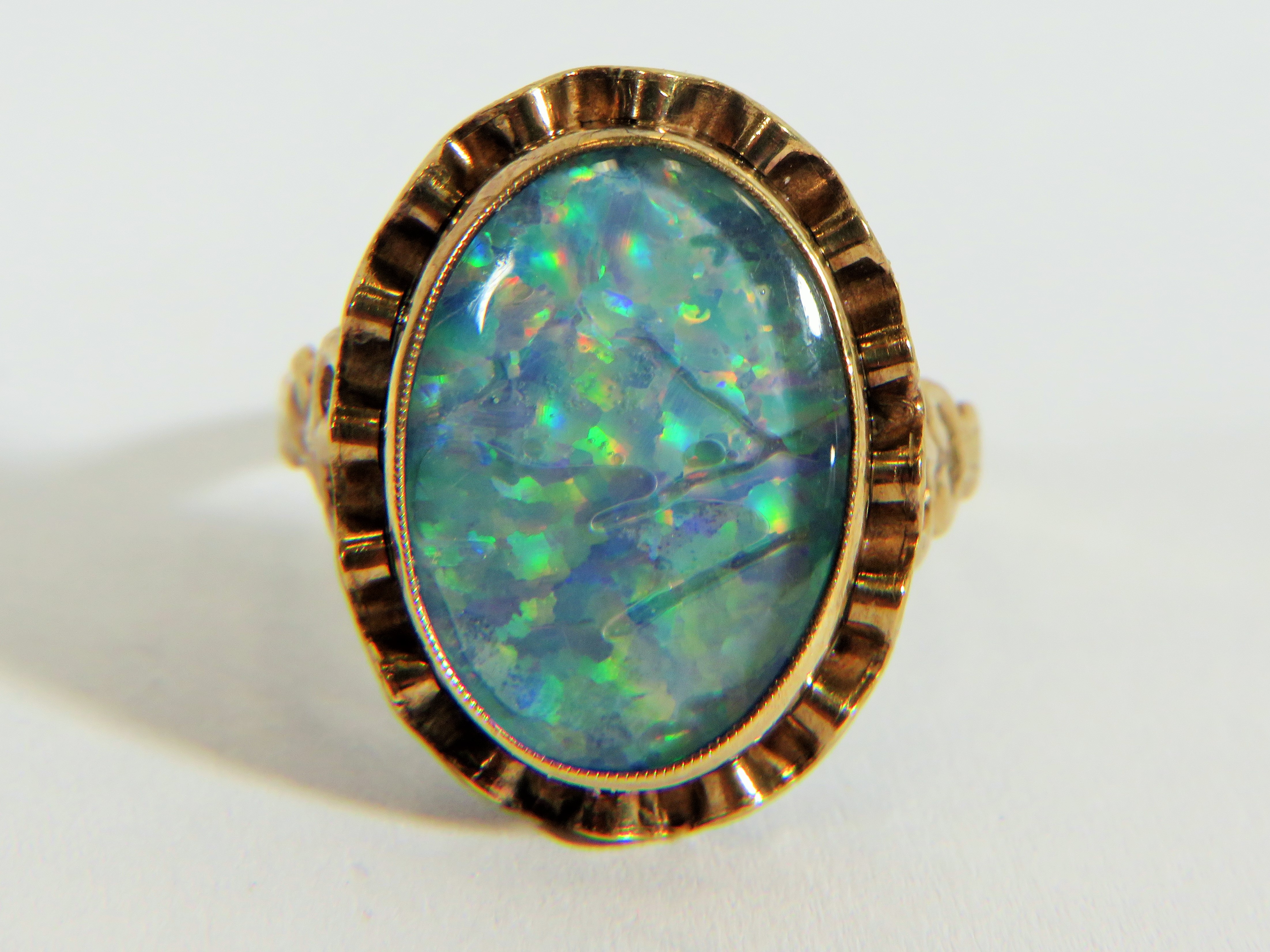 Yellow metal ring (testing 9ct) set with large reconstitued Opal which measures 20 x 14 mm  Finger s - Image 3 of 4