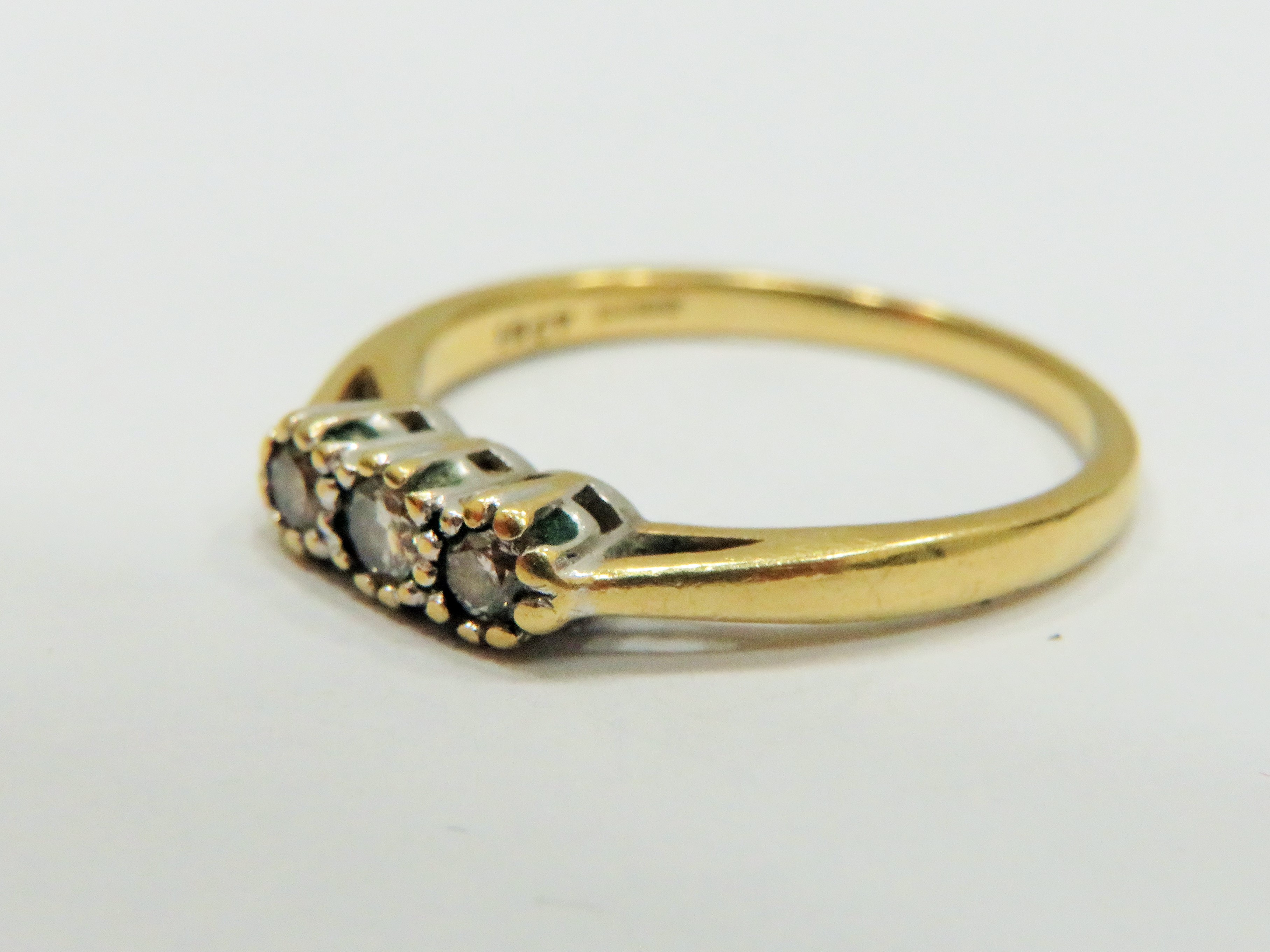 18ct Yellow Gold Diamond Trilogy Ring with White and Yellow Gold setting. Central Diamond 0.10pts, a - Image 2 of 2