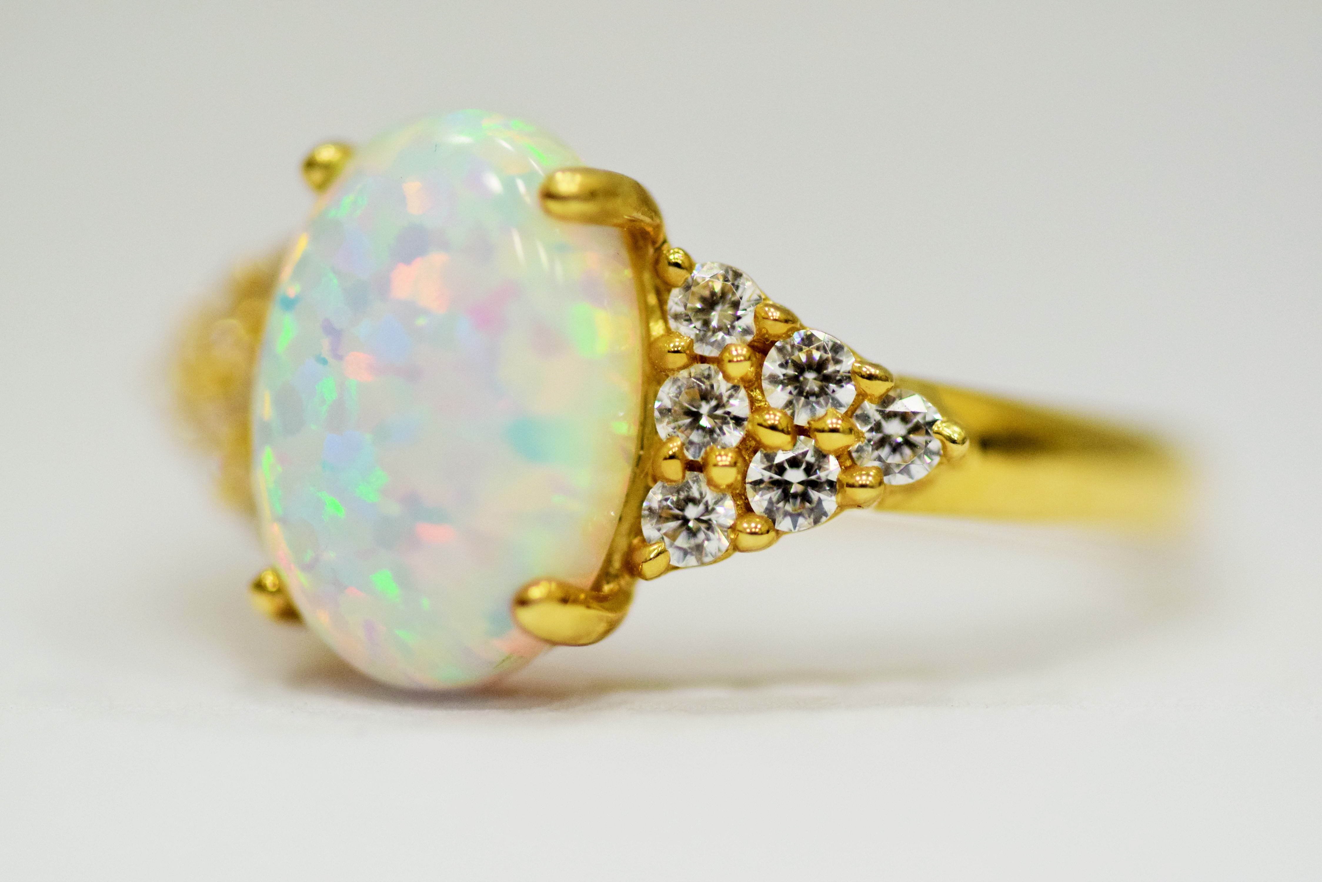 14ct Yellow Gold Ring set with a large central Opal which measures 12 x 8mm with 12 clear gemstones  - Image 3 of 4