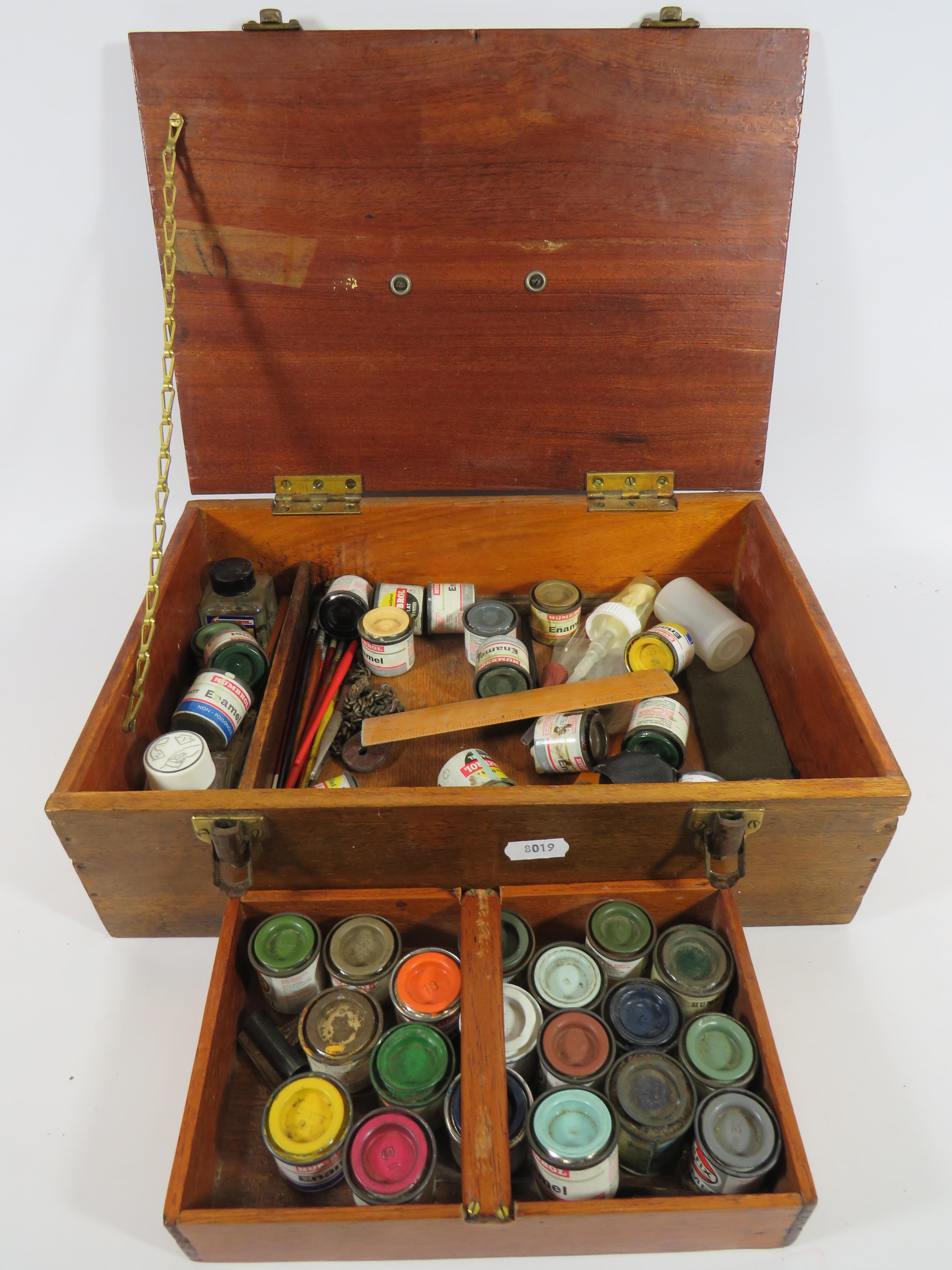 Vintage wooden paint box containing Humbol paint tins and brushes. See photos.  - Image 2 of 4